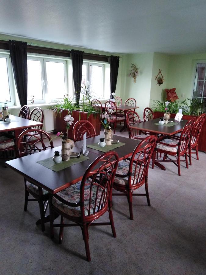 Landhaus Edelweiss Bed&Breakfast - Adults Only 노이슈타트암렌스타이그 외부 사진