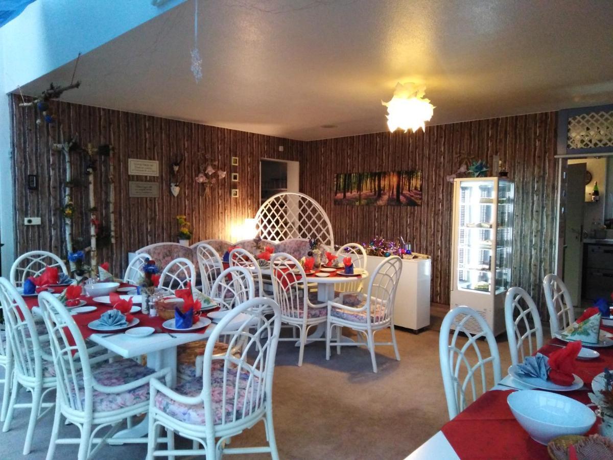 Landhaus Edelweiss Bed&Breakfast - Adults Only 노이슈타트암렌스타이그 외부 사진